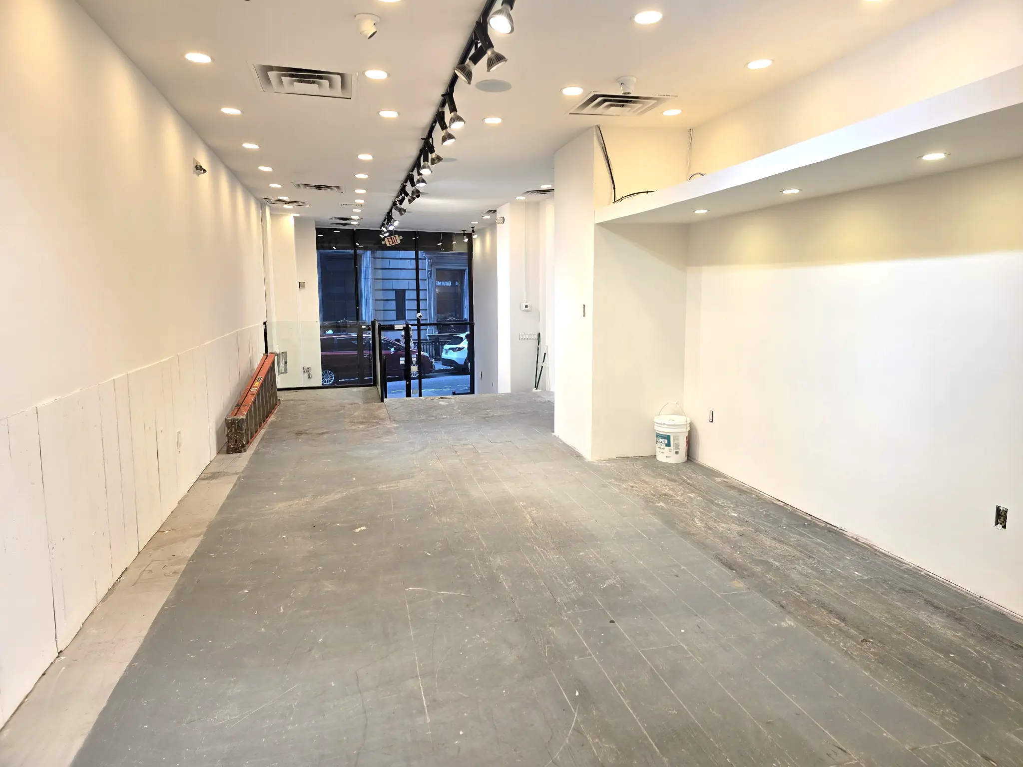 Prime Retail Space Interior - 3 Hanover